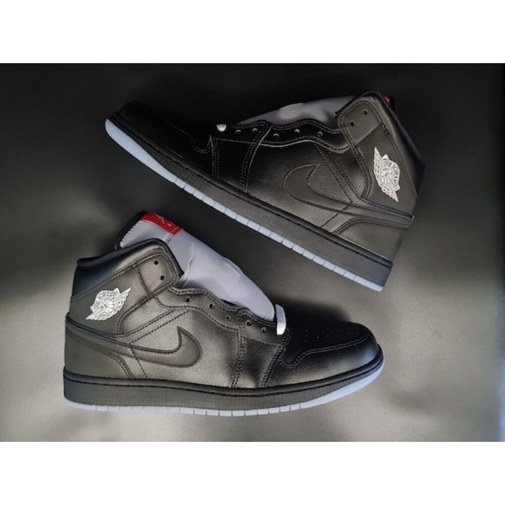 Jordan 1 Mid SE. Black Metallic Reimagined. SIZE 10.5 - HV5177-010